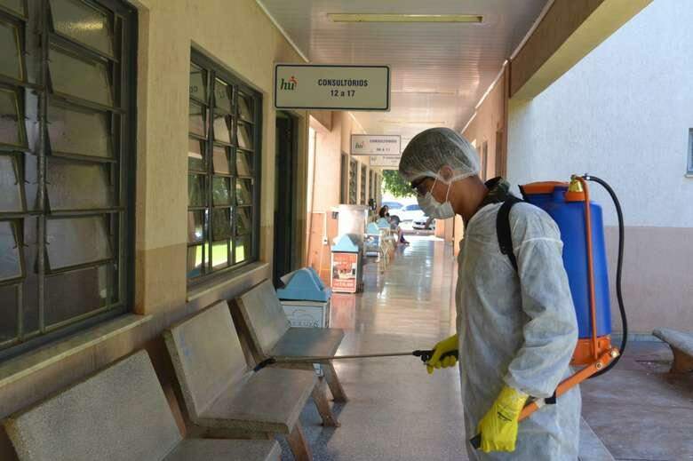 Exército realiza desinfecção no Hospital Universitário de Dourados