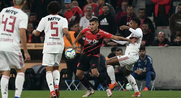 Na estreia de Jorge Jesus, Flamengo empata com o Athletico-PR pela Copa do Brasil