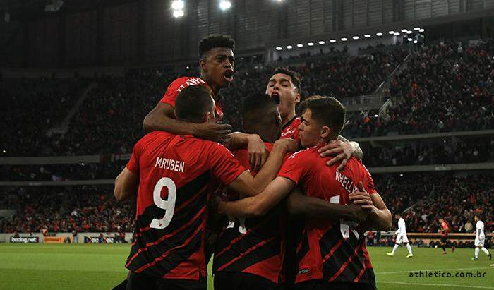 Athletico-PR mantém boa fase e supera o Cuiabá com gol da promessa Vitor Roque