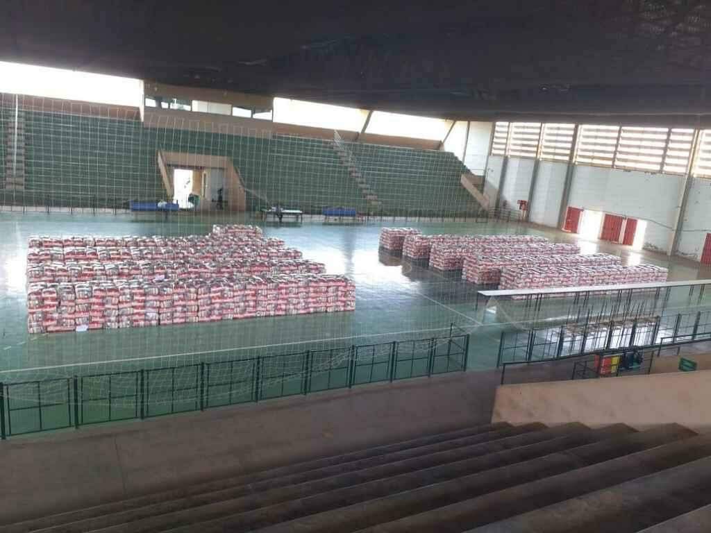 Prefeitura de Três Lagoas entrega 3,7 mil cestas natalinas nesta terça-feira