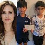 Angelina Jolie faz doação a meninos que vendem limonada para ajudar pessoas no Iêmen