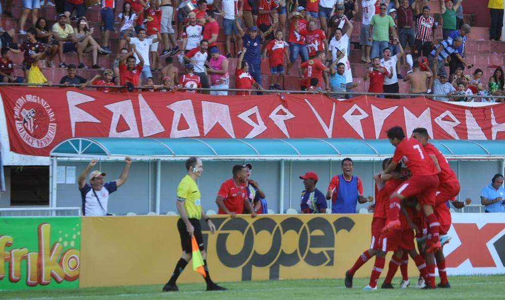 Comercial derrota o Costa Rica e caminha para vaga nas quartas de final