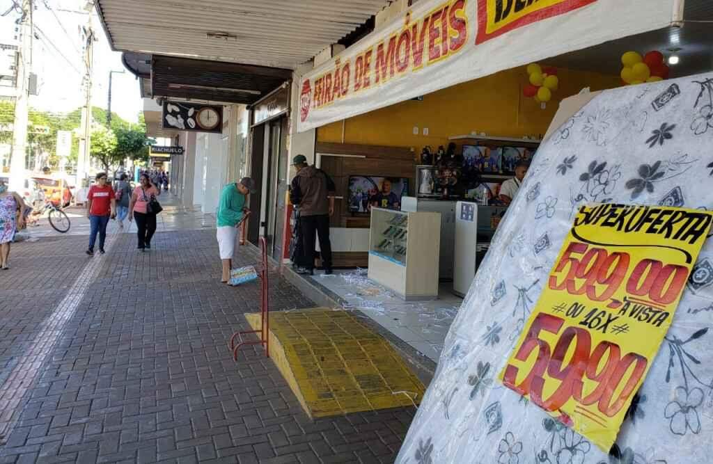 Comerciantes de Dourados defendem medidas alternativas para evitar fechamento de lojas