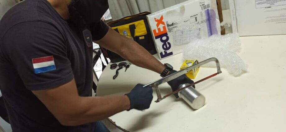 Polícia paraguaia encontra cocaína em encomendas que seriam enviadas para Hong Kong