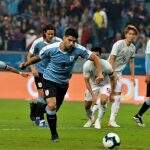 Uruguai sofre, tem ajuda do VAR, mas só empata com o Japão em Porto Alegre