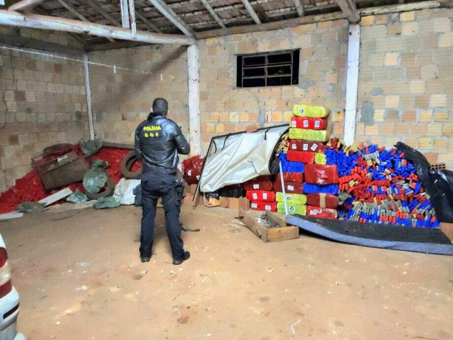 Polícia ‘estoura’ barracão em assentamento e encontra 3 toneladas de maconha