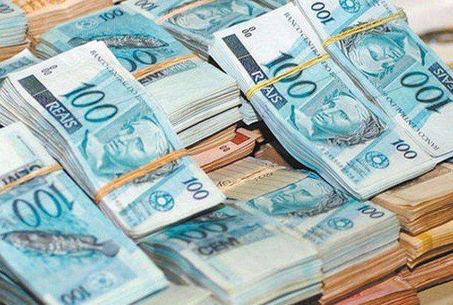 Bandidos furtam R$ 16 mil que seriam usados para pagar funcionários de funilaria