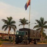 Com comércio aberto, militares paraguaios voltam a fechar fronteira com MS