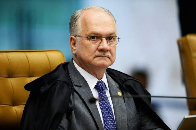 Fachin dá cinco dias para Bolsonaro explicar acusações de fraude nas urnas a embaixadores