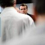 Macron visita hospital para pacientes com coronavírus na França
