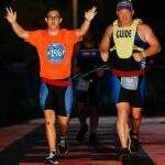 Chris Nikic se torna a primeira pessoa com síndrome de Down a terminar um triatlo Ironman