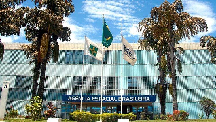 Governo exonera diretores da Agência Espacial Brasileira