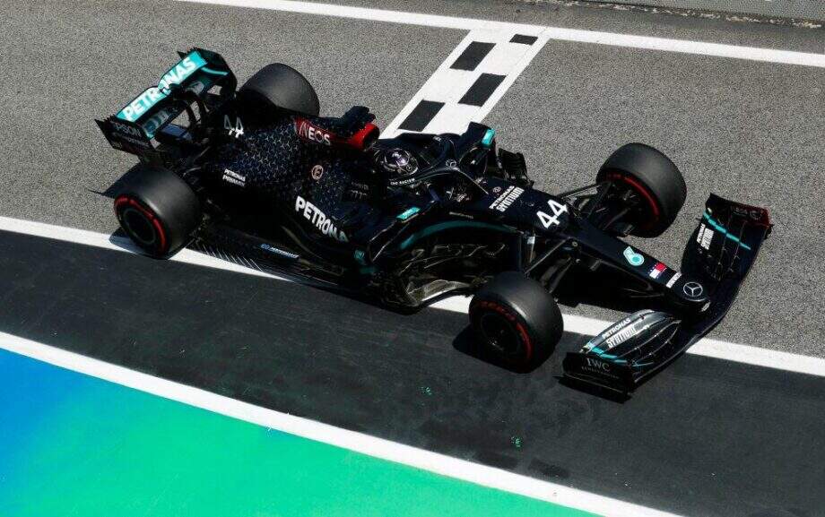 Com domínio da Mercedes, Hamilton bate Bottas e anota 92ª pole na F-1