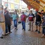 Sem clientes, ambulantes da fronteira com MS recebem cestas básicas de prefeito paraguaio