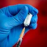 Não é obrigatório vacinar 100% da população para conter covid, diz Ministério