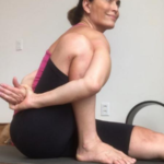 Giuliana Morrone surpreende em pose de ioga