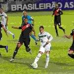 Goiás vence clássico contra Atlético-GO e sonha em escapar da queda no Brasileiro