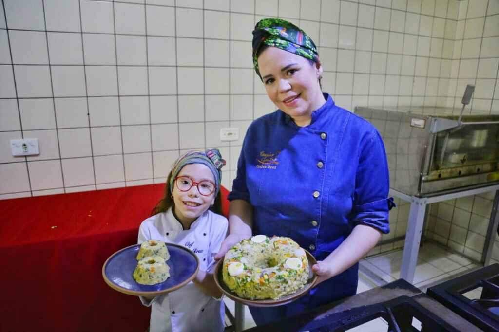 VÍDEO: Chef Helen Braz ensina receita de cuscuz de bacalhau para Ceia por  R$70