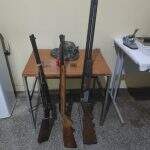 Três são presos com rifles, espingarda calibre 12 e munições