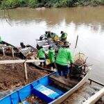 PMA, pescadores e voluntários retiram cinco embarcações de lixo no Rio Aquidauana