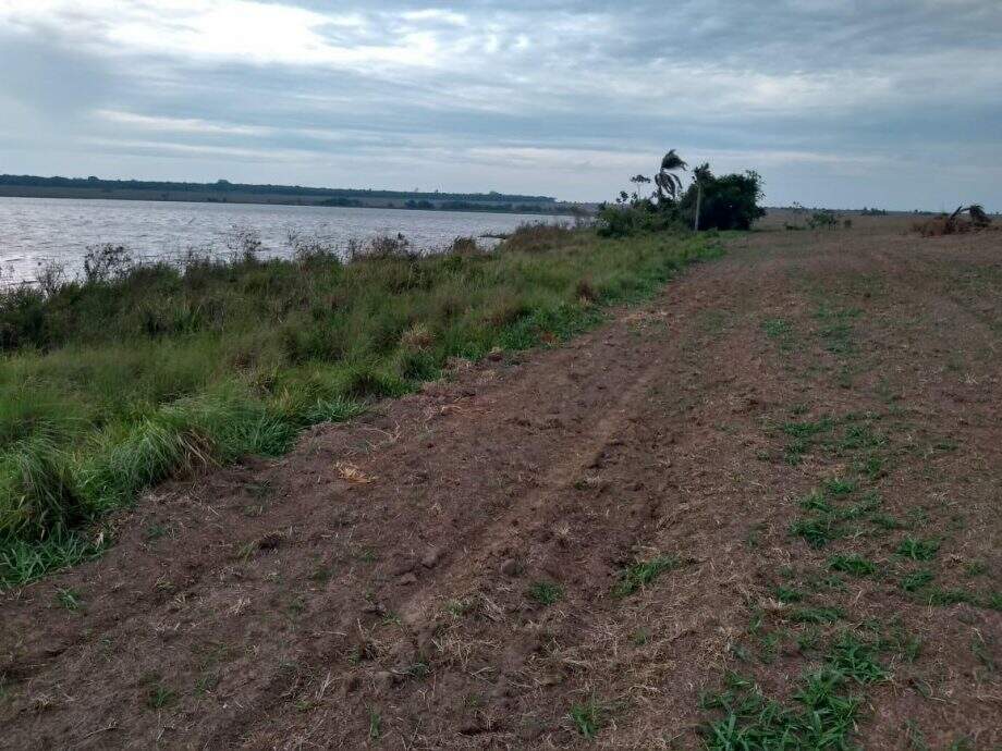 Proprietário rural é multado em R$ 10 mil por degradar área de mata ciliar de lagoa