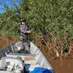 PMA fiscaliza rios, surpreende infrator e aprende apetrechos ilegais de pesca
