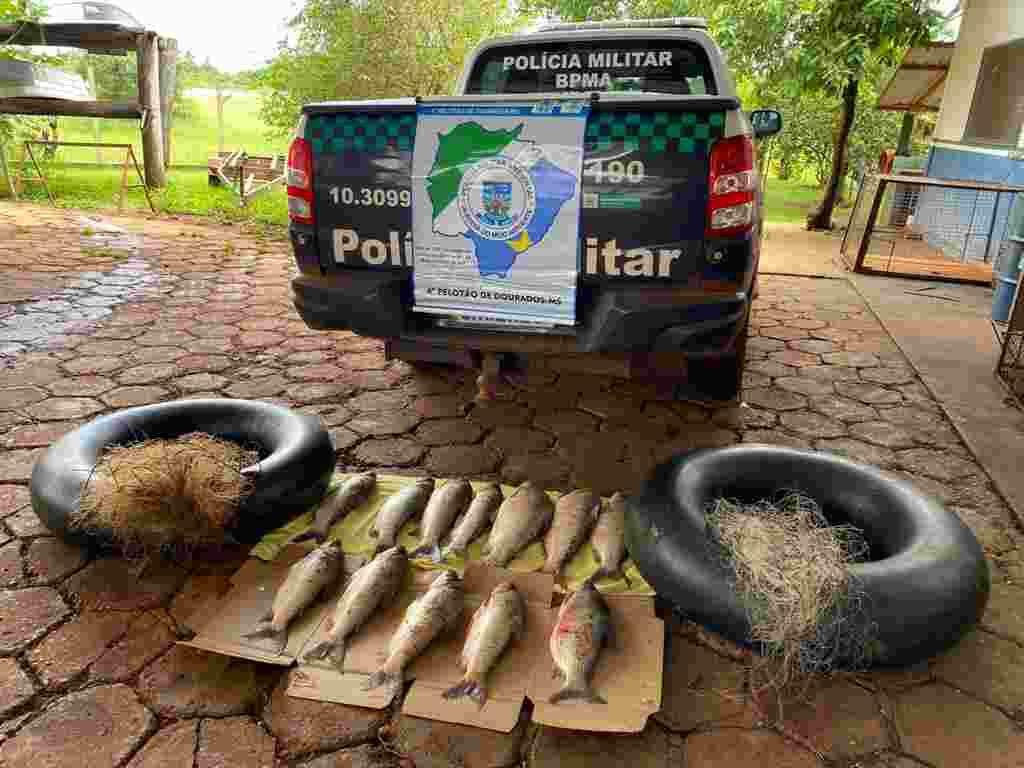 Polícia apreende redes, pescado e boias ilegais no Rio Dourados