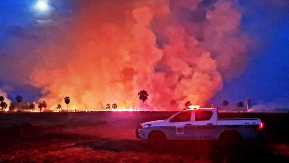 Com fumaça vista à quilômetros, fazendeiro de MS e multado por incêndio em assentamento
