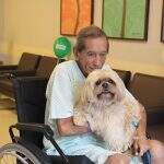 Cãozinho fica doente com internação de dono, e hospital promove encontro memorável