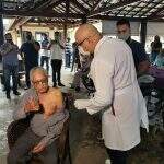Com agendamento prévio, prefeitura retoma vacinação de idosos em Dourados nesta quarta