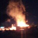 VÍDEO: casa pega fogo em invasão de terreno da Homex em Campo Grande