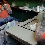 Fábrica doa material para detentos fabricarem 48 mil máscaras para a Saúde usar no combate ao coronavírus