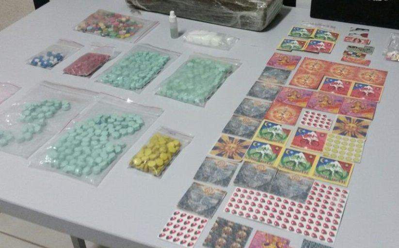 Com farda da PM, traficante que vendia LSD é preso no Monte Castelo