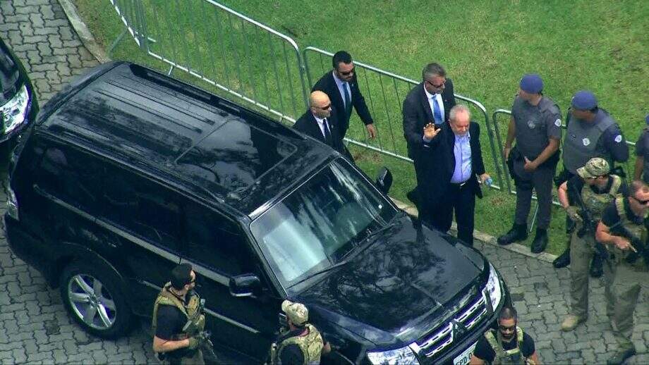 Ex-presidente Lula volta para PF de Curitiba após cremação do neto