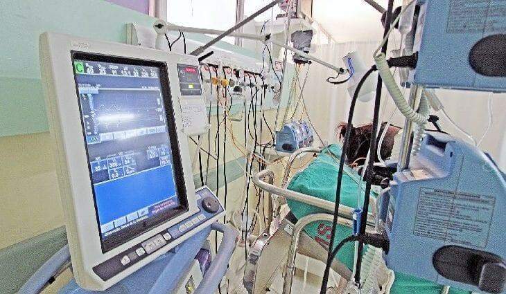Com estoques de kit intubação no fim, entidade pede suspensão de cirurgia eletiva