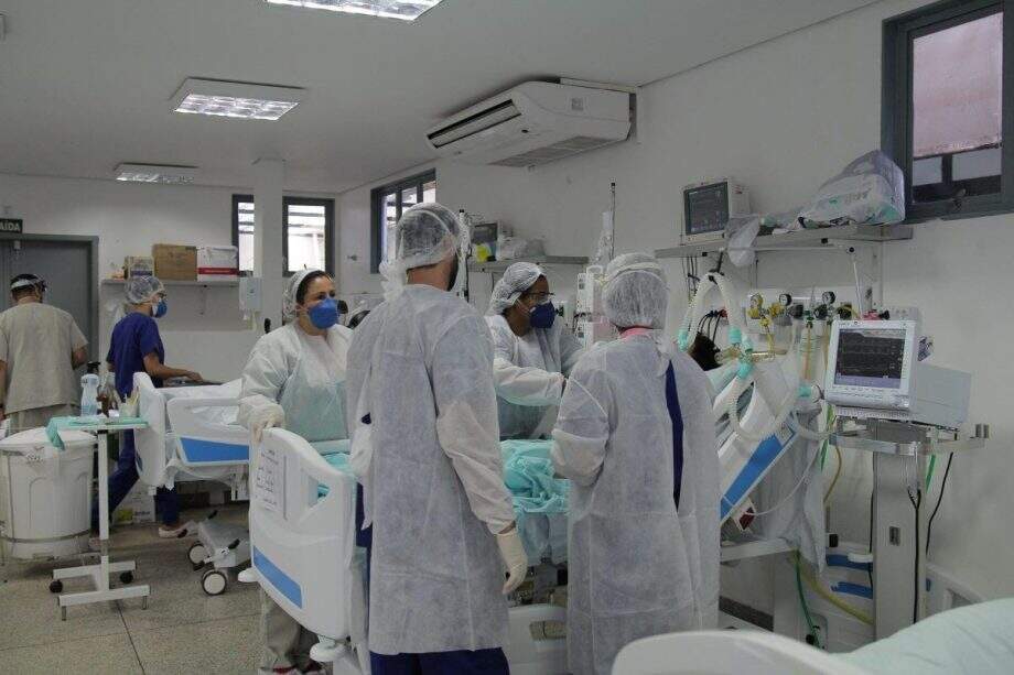 Equipes da ala Covid do Hospital da Vida passam por treinamento em Dourados