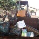 CCZ de Dourados recolhe ‘montanha de lixo’  armazenado em residência