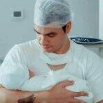 Com coronavírus, Luccas Neto chora por não poder ver filho recém-nascido