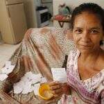 Mãezona: Terezinha faz cartão de visita no ônibus para ajudar os outros