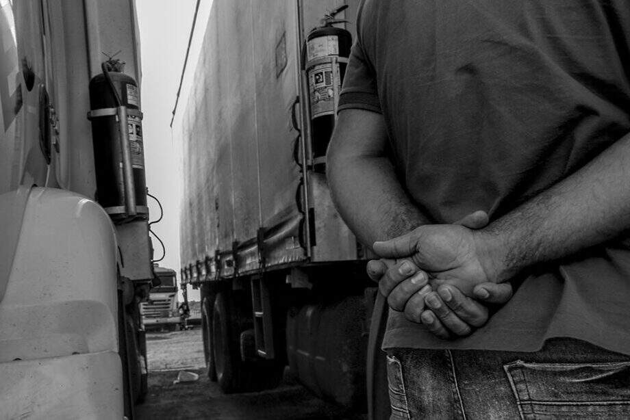 ‘Não é só pelo diesel’: em MS, caminhoneiros parados pedem de intervenção a ‘Fora Temer’