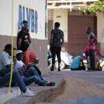 Corumbá é porta de entrada de haitianos. Mas de lá eles não conseguem sair