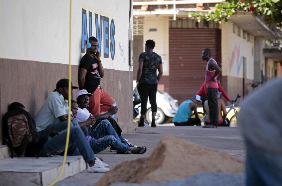 Corumbá é porta de entrada de haitianos. Mas de lá eles não conseguem sair