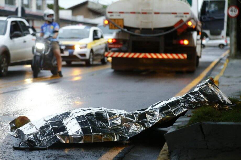 Identificado pedestre que morreu ao ser atropelado por caminhão na Vila Palmira