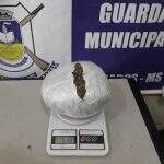 Motociclista é preso com meio quilo de maconha na cintura