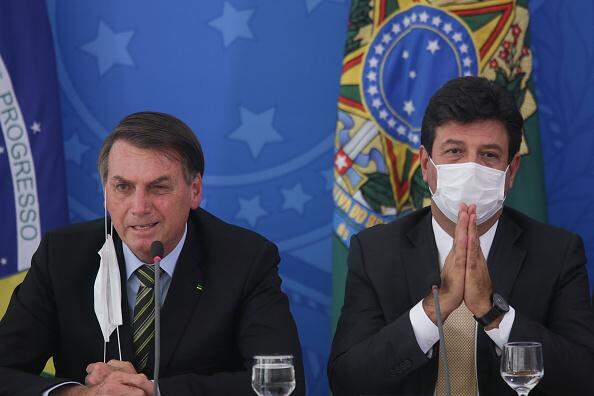 Bolsonaro enfrenta Mandetta, visita comércio de Brasília e causa aglomerações