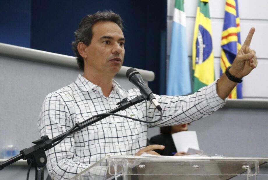 Marquinhos Trad discursa durante convenção do PSB. (Foto: Minamar Junior)