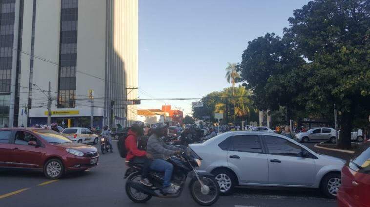 Motociclistas fecham Afonso Pena e também protestam pelo preço da gasolina