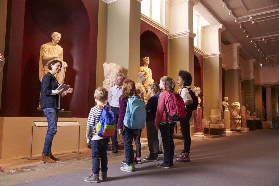 As visitações aos museus podem ser uma boa forma de despertar o interesse de crianças e jovens para o aprendizado