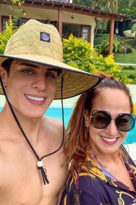 Tiago Ramos faz declaração de amor no aniversário de mãe do Neymar