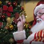 Papai Noel aprende LIBRAS para se comunicar com crianças surdas